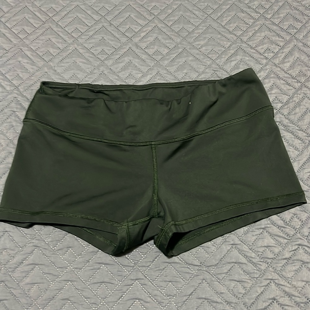 Fleo 2.5in inseam. Size L